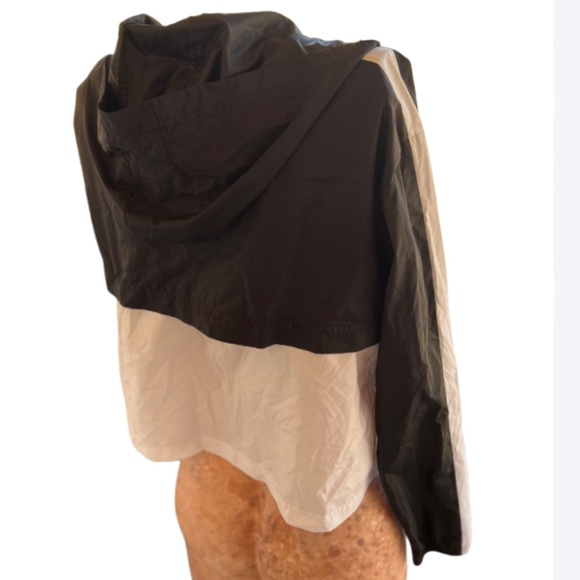 COPY - Nike Dri Fit Windbreaker Full Zip - Picture 6 of 7